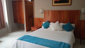 Double Room | Laptop workspace, WiFi (free), bed sheets - Hotel Palmeras (Puerto Ayora)