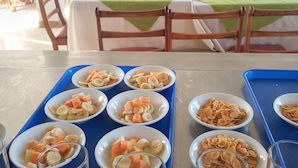 Breakfast, lunch and dinner served - Hotel Palmeras (Puerto Ayora)
