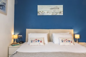 Family Room | Individually decorated, individually furnished, iron/ironing board - The Royson (Shanklin)