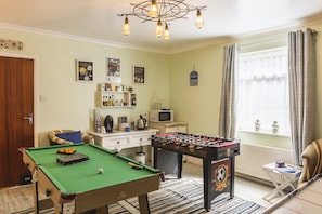 Game room - The Royson (Shanklin)