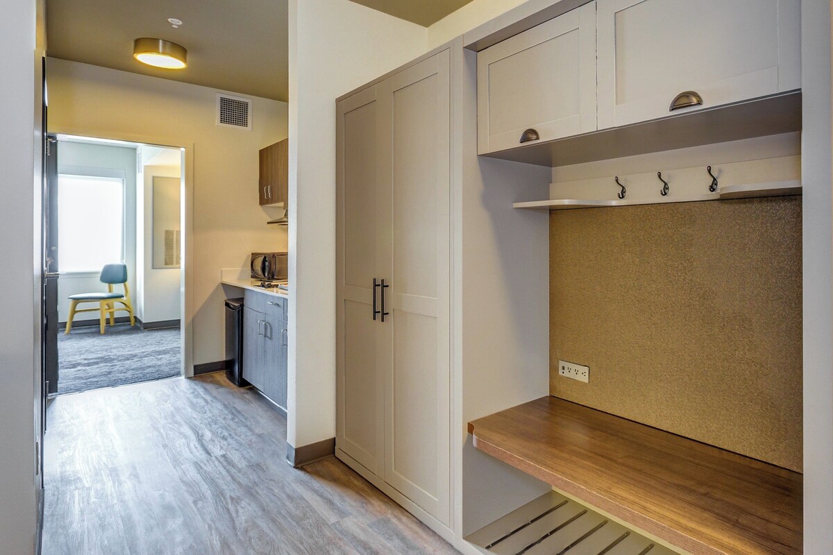 Suite, 1 King Bed, Accessible Bathtub (Communications) | Room amenity