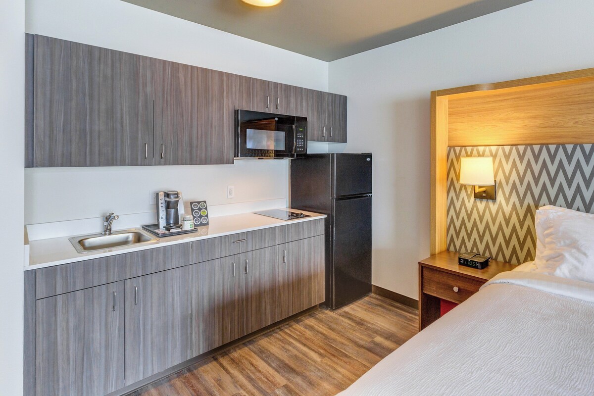 Standard Room, 1 King Bed, Kitchen (Additional Kitchen Area)