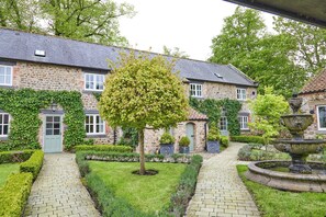 Exterior - The Old Coach House (Ripon)