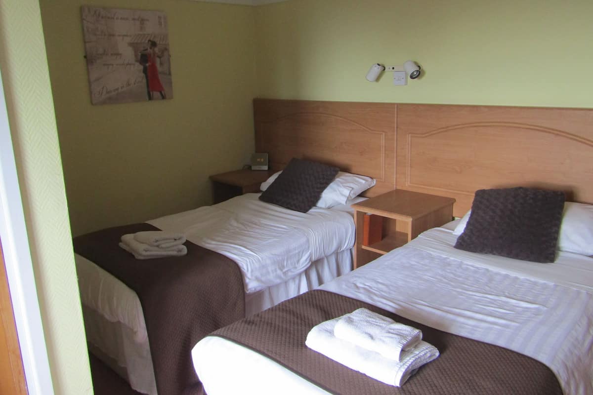 Standaard Twin kamer (Shower) | Een strijkplank/strijkijzer, gratis wifi, beddengoed