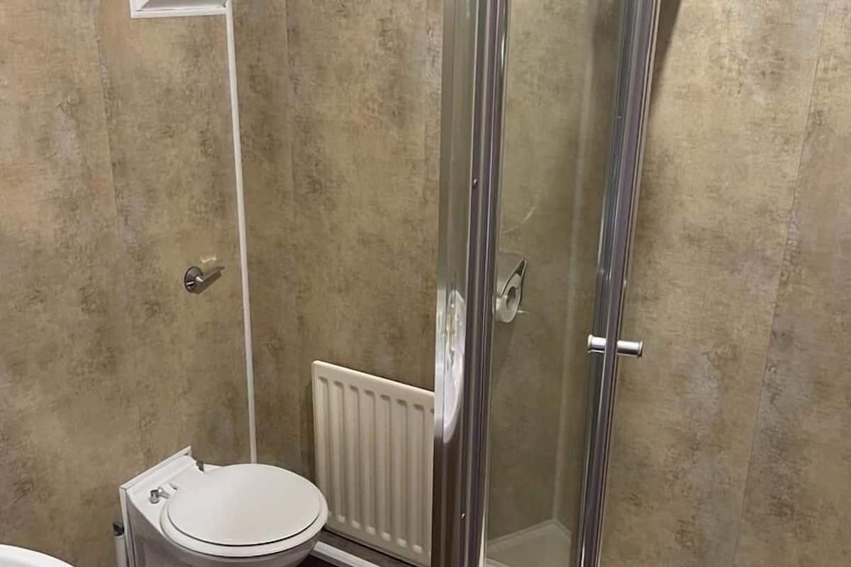 standard room | bathroom | hair dryer, bathrobes, towels
