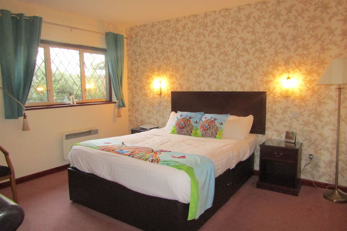 standard double room, annex building (room 12) | iron/ironing board, free wifi, bed sheets