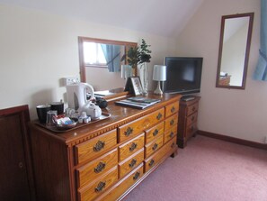 Standard Double Room, Bathtub, Annex Building (Room 14) | Iron/ironing board, free WiFi, bed sheets - Hunters Lodge Hotel (Gretna)