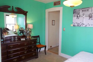 Chambre Double Tradition pour 1 personne | Literie de qualité supérieure, fer et planche à repasser, Wi-Fi gratuit
