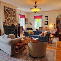 Flat-screen TV, iPod dock, MP3 dock