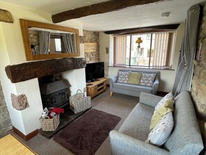 Cottage Superior, 2 kamar tidur (Corby Wood) | Area keluarga | TV layar datar dan perapian