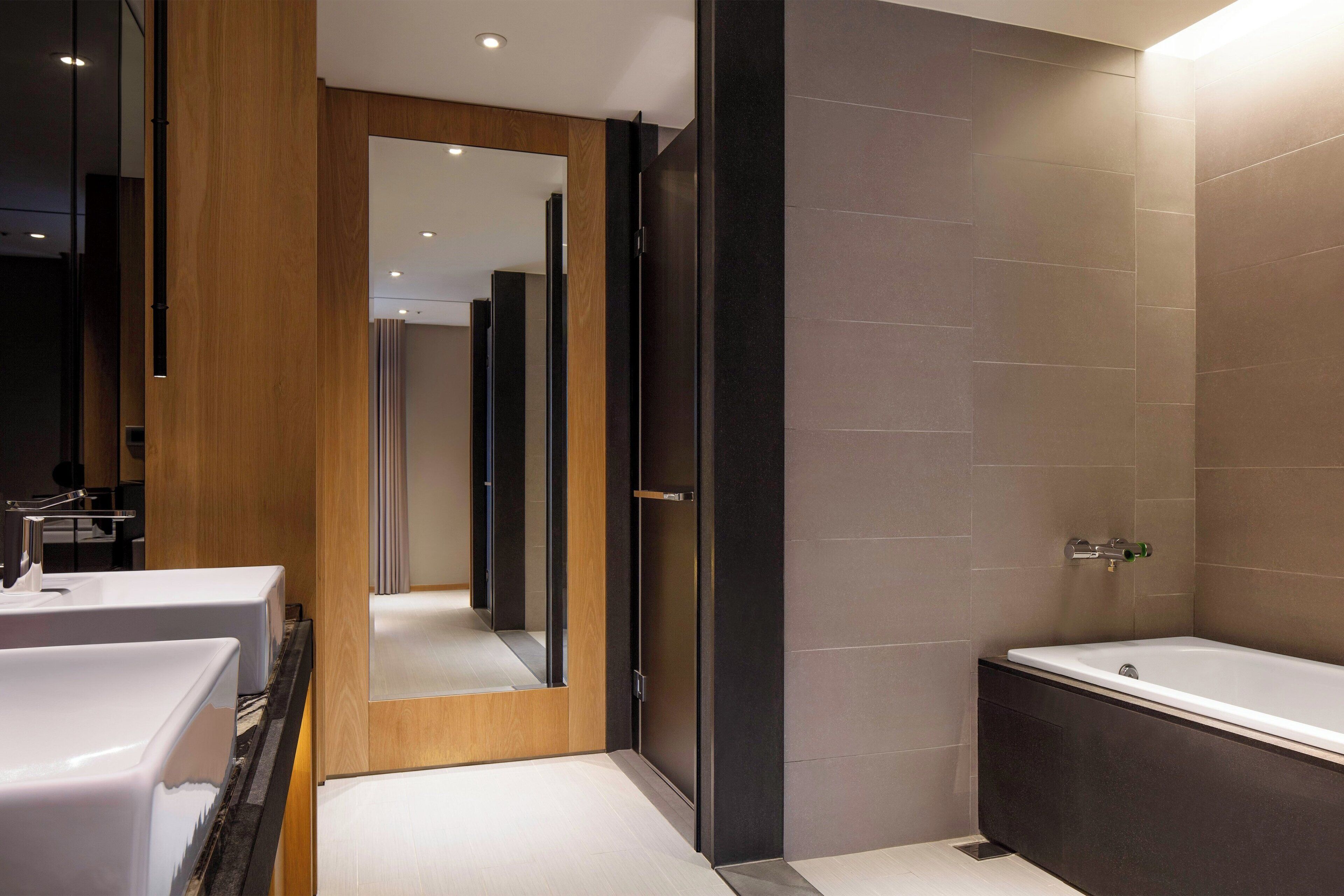 room, 2 queen beds, non smoking | bathroom | designer toiletries, hair dryer, bathrobes, slippers