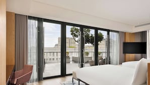 A modern hotel room with a large bed, a desk, and a TV. - Aloft Taipei Zhongshan (Taipei)