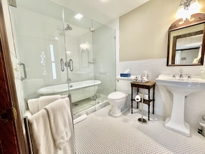 Deluxe-Doppelzimmer, eigenes Bad | Badezimmer