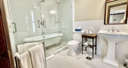 Dartmouth House Inn