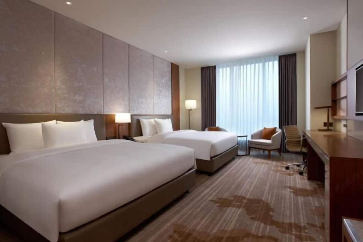 Hypo-allergenic bedding, free minibar, in-room safe, desk