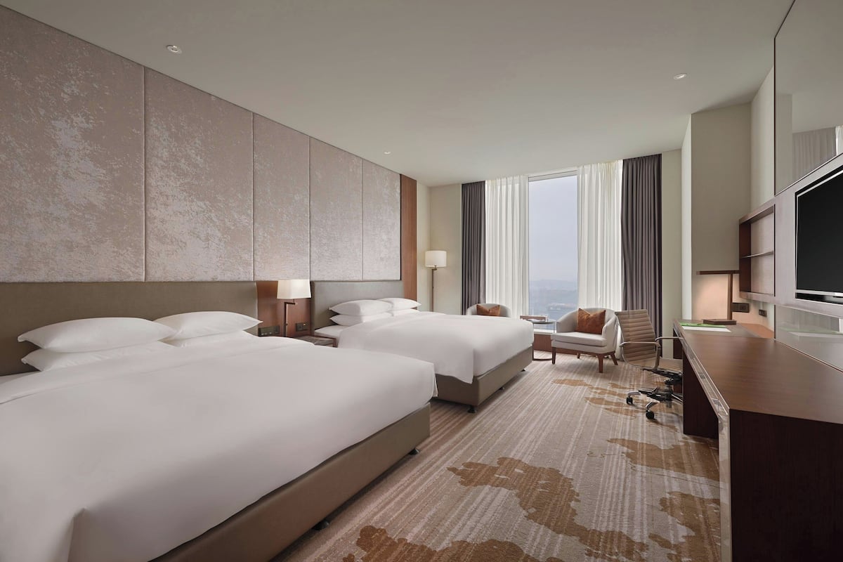 Hypo-allergenic bedding, free minibar, in-room safe, desk