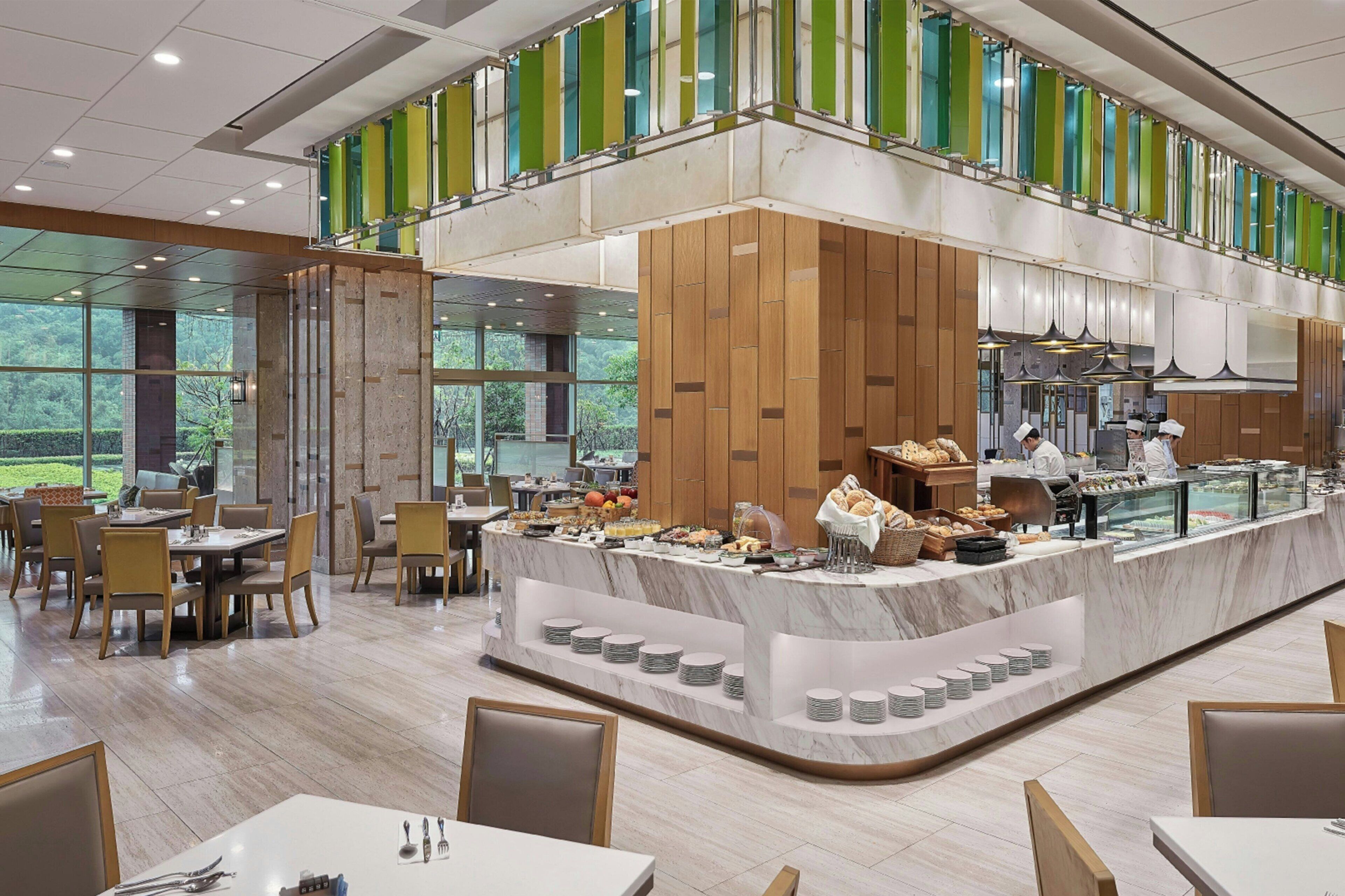 2 restaurants, breakfast, lunch, dinner served; international cuisine