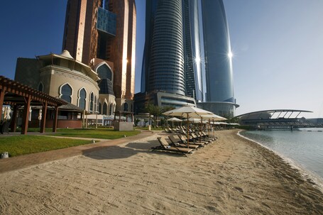 Bab Al Qasr Hotel - Image 1