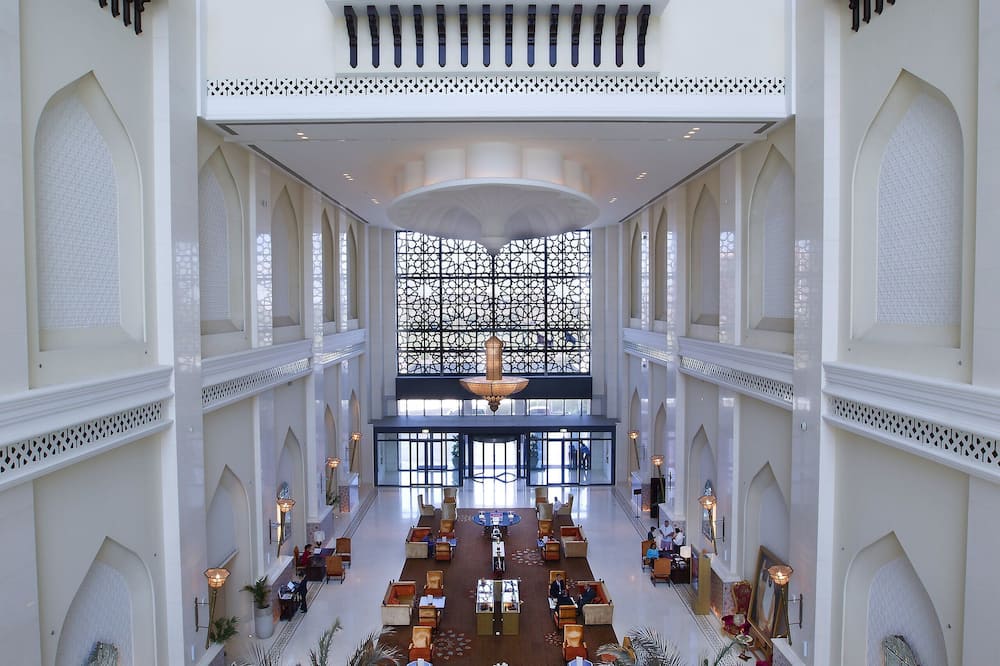 Bab Al Qasr Hotel
