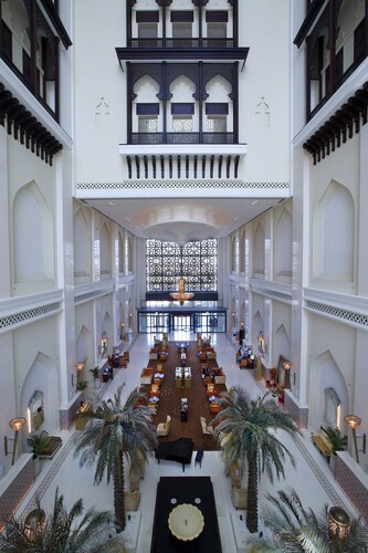 Bab Al Qasr Hotel