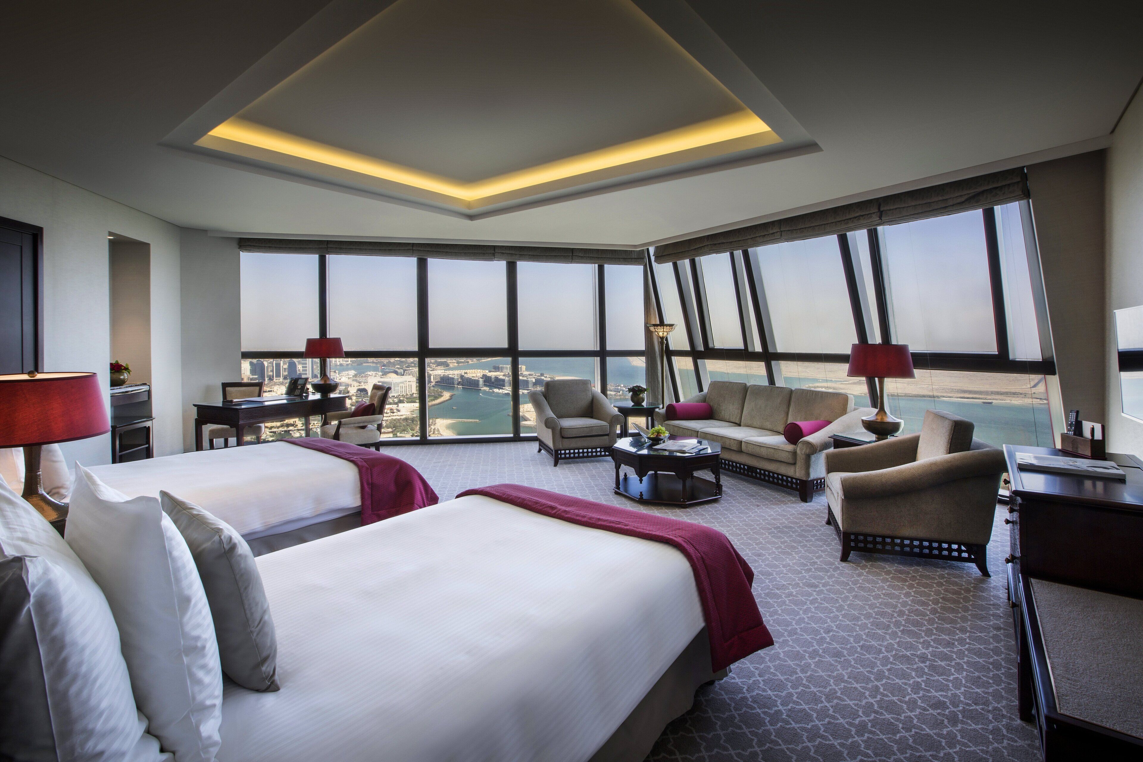 Ropa de cama hipoalergénica, edredón y minibar 