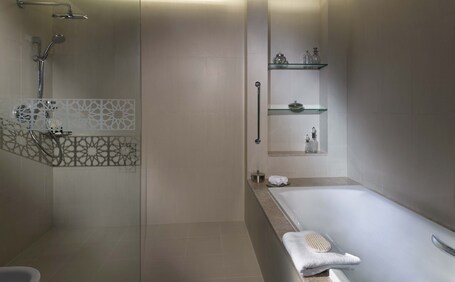 Bab Al Qasr Hotel - Image 180