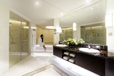 Bab Al Qasr Hotel - Image 58