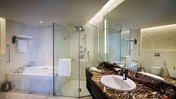 Deluxe Room, 1 King Bed (Palace View) | Bathroom | Separate tub and shower, deep soaking tub, rainfall showerhead