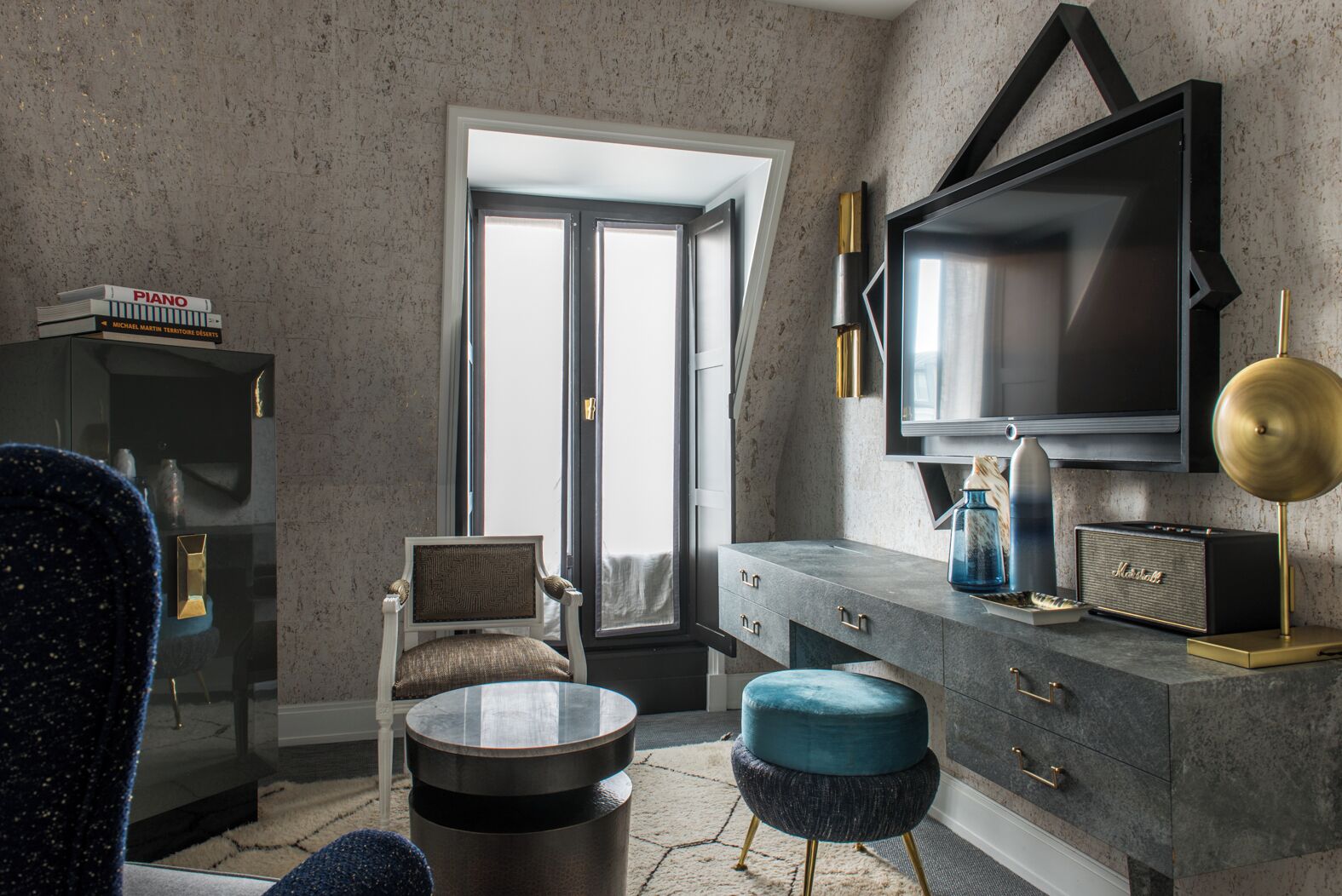 Superior Suite | Living area | TV, iPod dock, toys