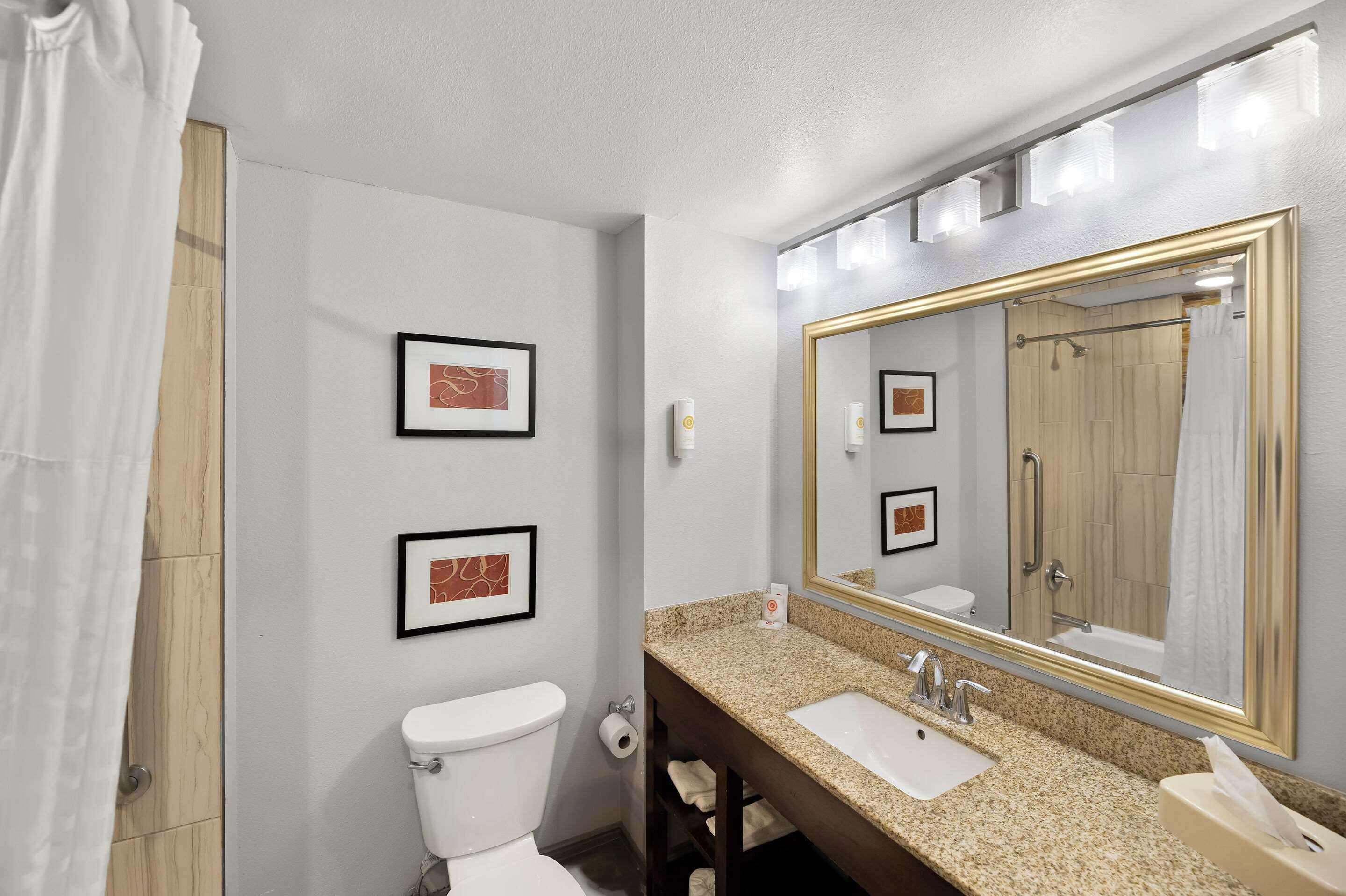 standard room, 1 king bed, non smoking | desk, soundproofing, iron/ironing board, free wifi