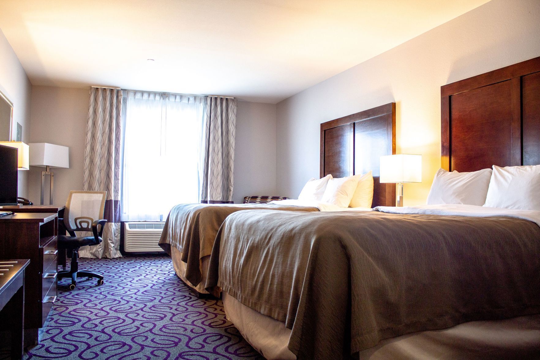 Desk, soundproofing, iron/ironing board, free WiFi