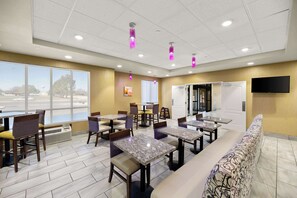 含每日吃到飽早餐