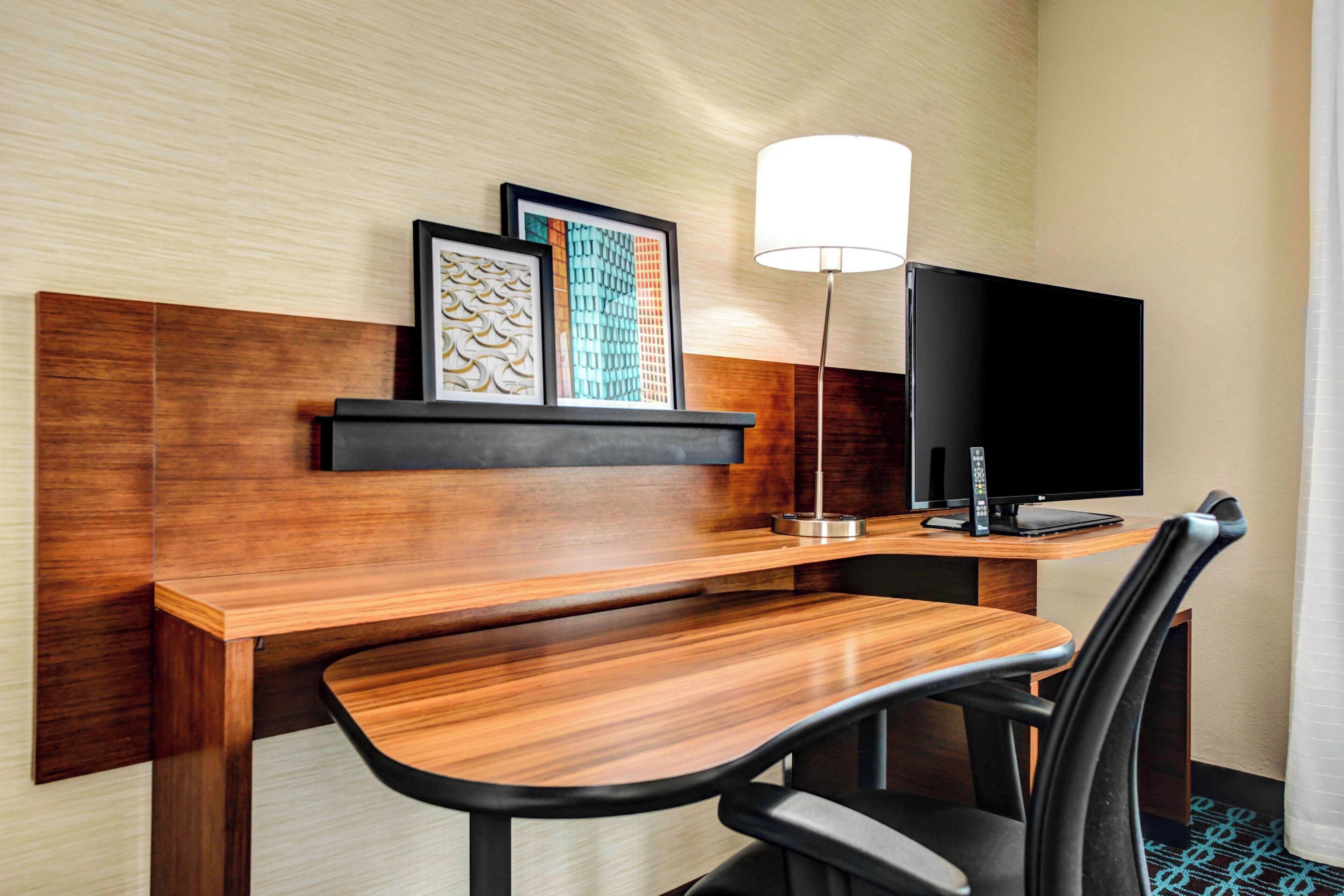 1 bedroom, premium bedding, desk, laptop workspace