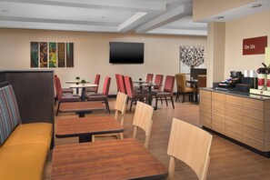 Free daily buffet breakfast  - Towneplace Suites Nashville Smyrna (Smyrna)