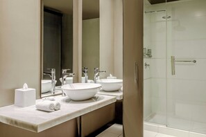 aloft, Room, 1 King Bed, City View | Bathroom | Shower, free toiletries, hair dryer, towels
