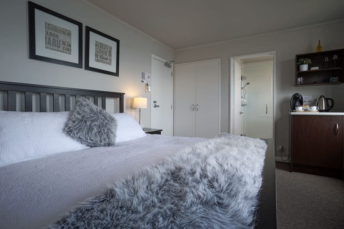 King Room | 1 bedroom, individually decorated, individually furnished