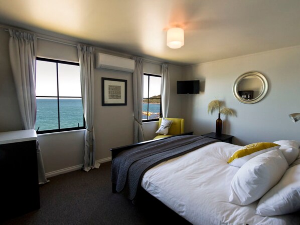 Huone, 1 suuri parisänky | Oleskelualue | Taulutelevisio