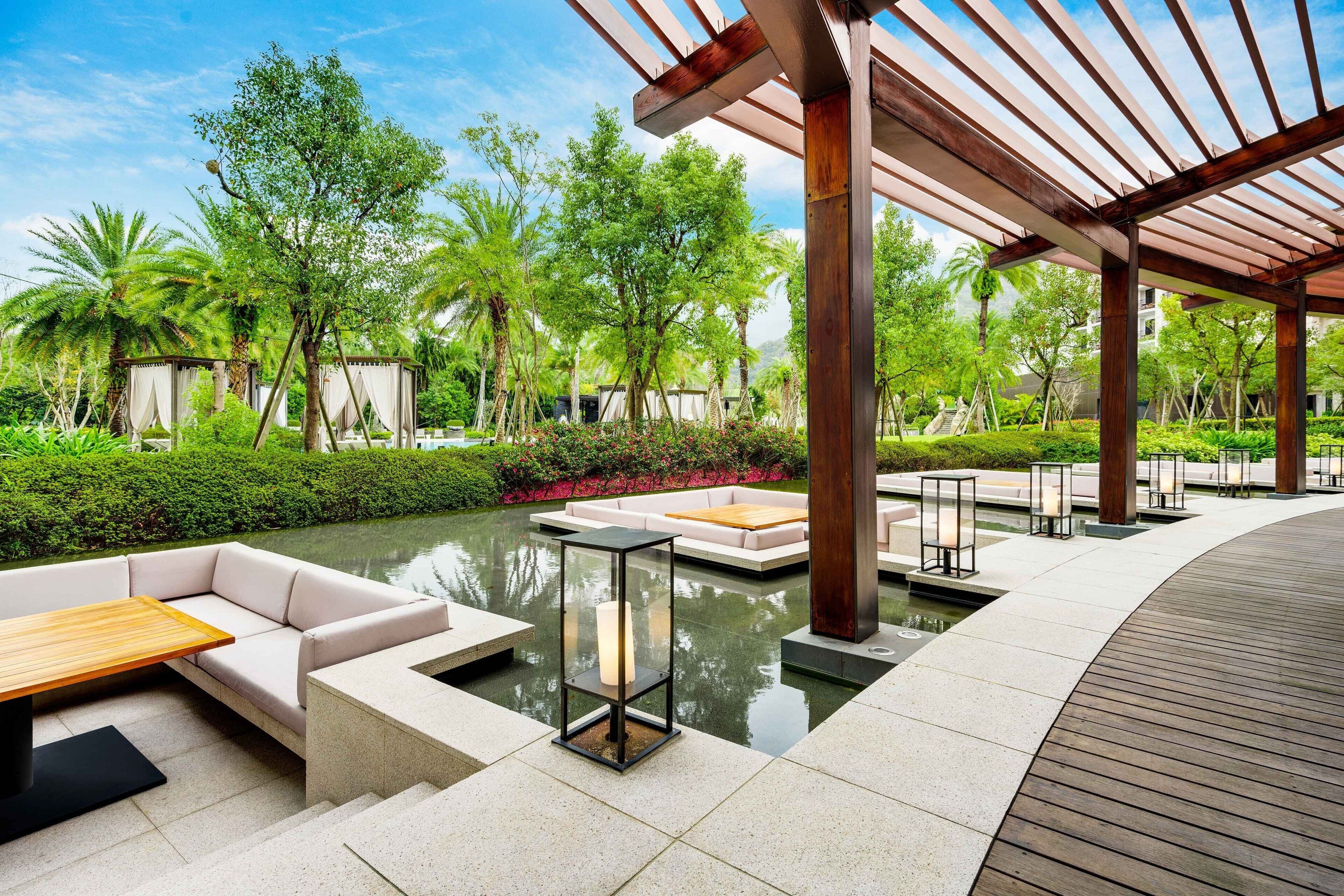 2 restaurants, breakfast, lunch, dinner served; Taiwanese cuisine 