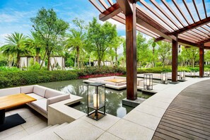 2 restaurantes; se sirve desayuno, almuerzo y cena; cocina taiwanesa