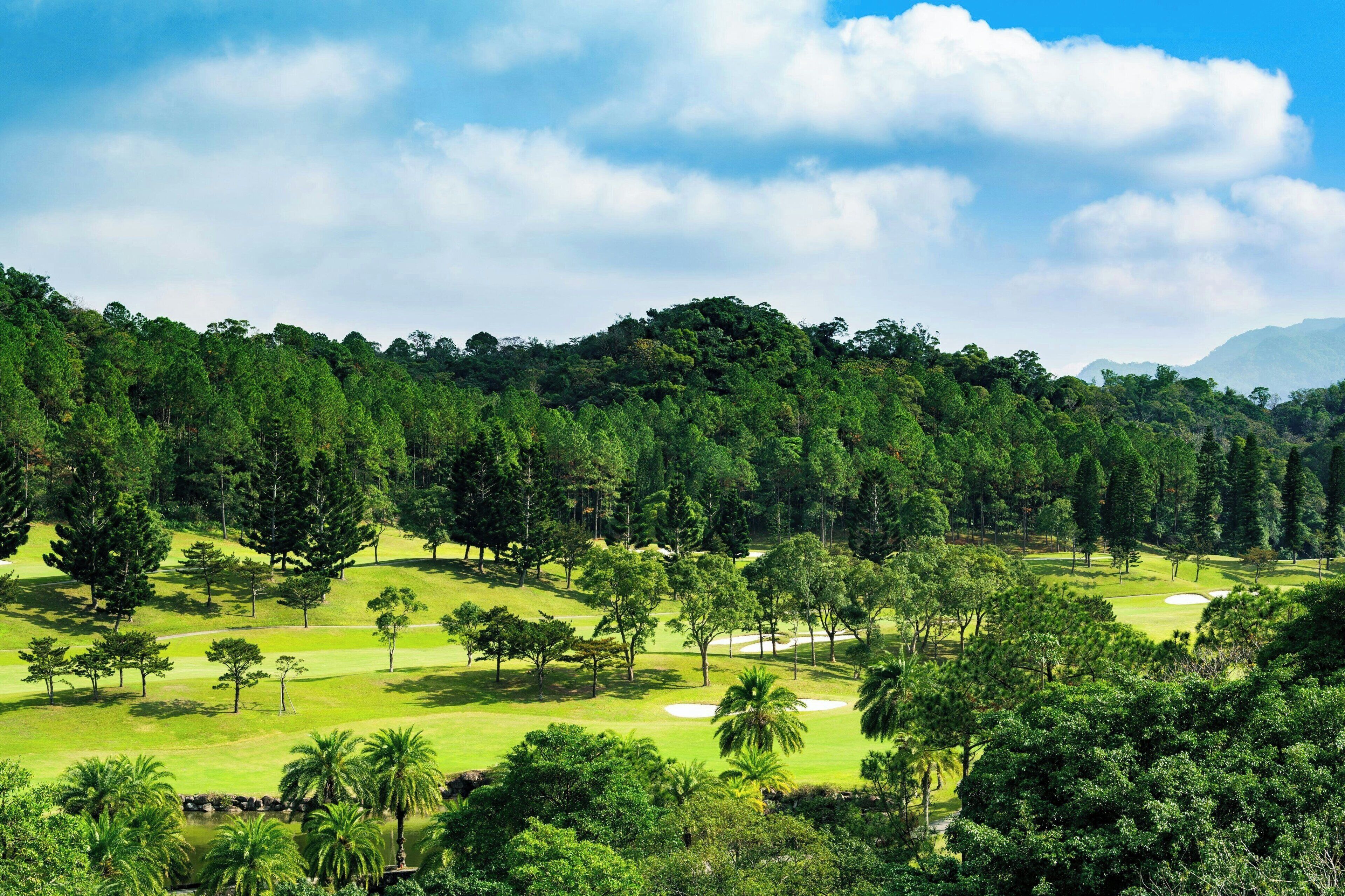 Minibar với thức uống miễn phí, két bảo mật tại phòng, bàn 