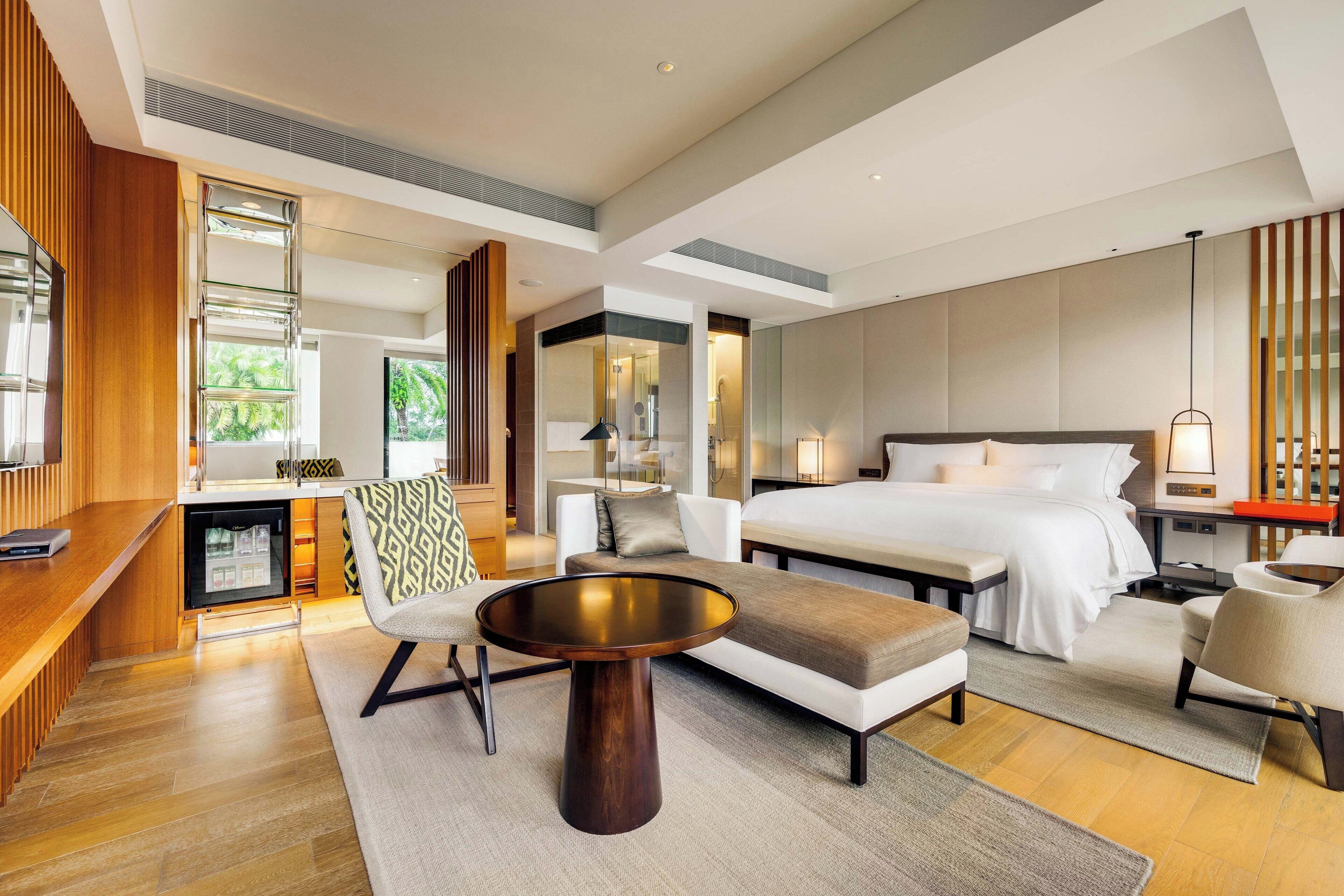 Studio Suite, 1 King Bed, Mountain View | Free minibar, in-room safe, desk, blackout curtains