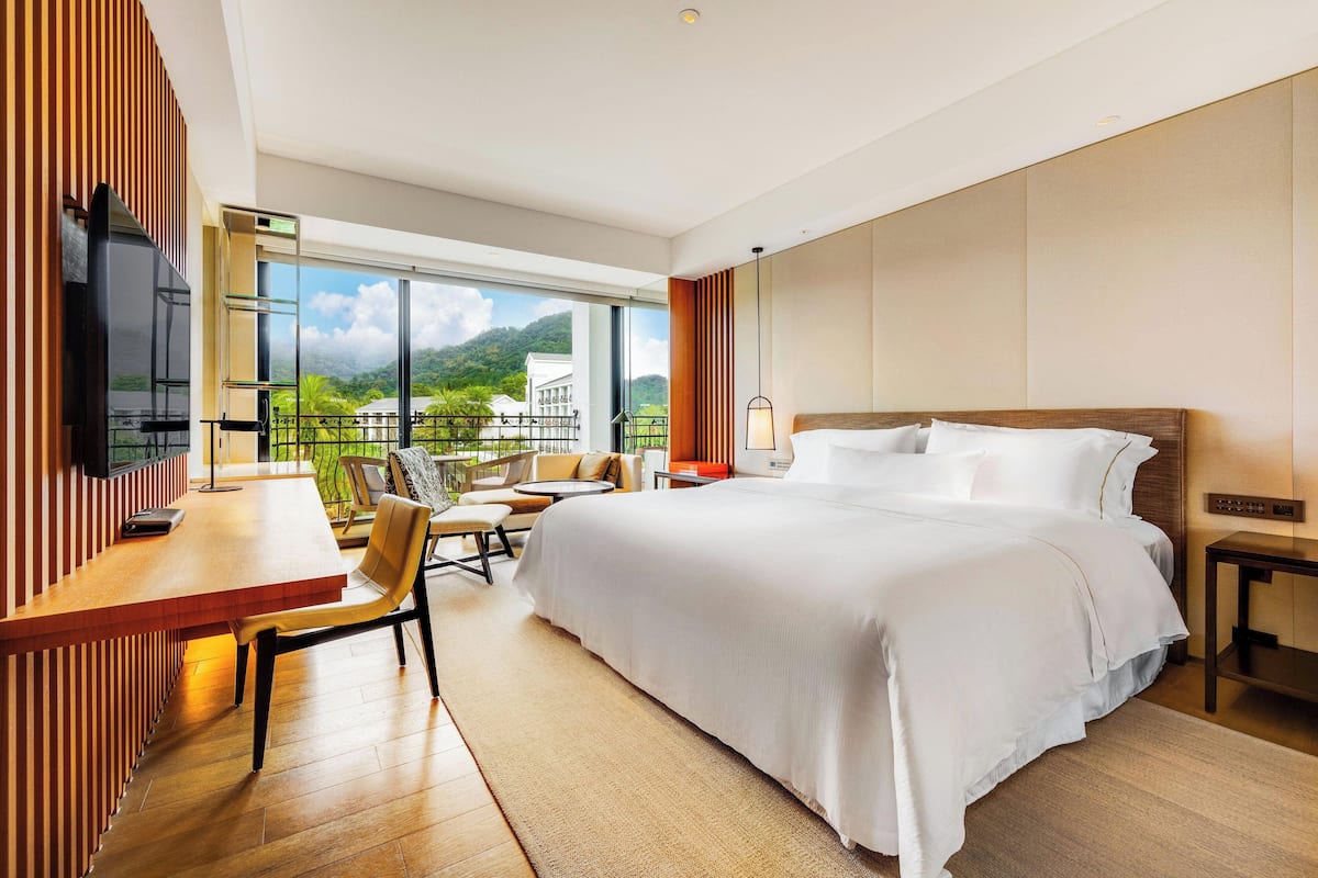 Free minibar, in-room safe, desk, blackout drapes