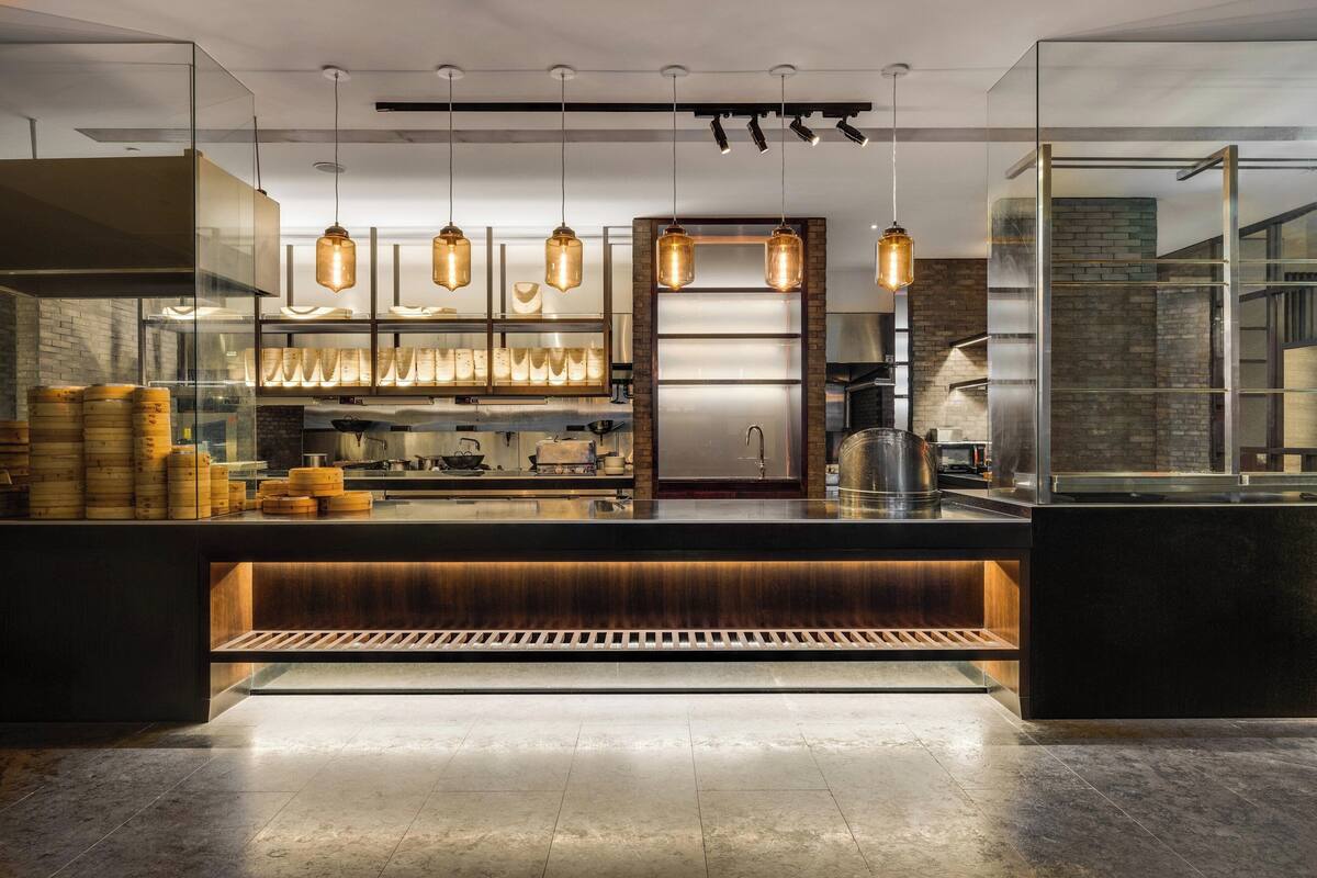 2 restaurants, breakfast, lunch, dinner served; international cuisine