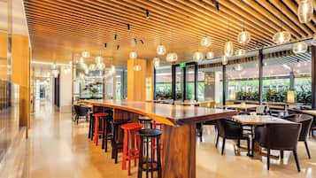 2 か所のレストラン、朝食、ランチ、ディナーに営業 (台湾料理)
