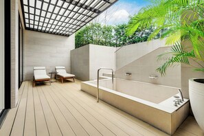 Free minibar, in-room safe, desk, blackout curtains - The Westin Tashee Resort, Taoyuan (Taoyuan City)