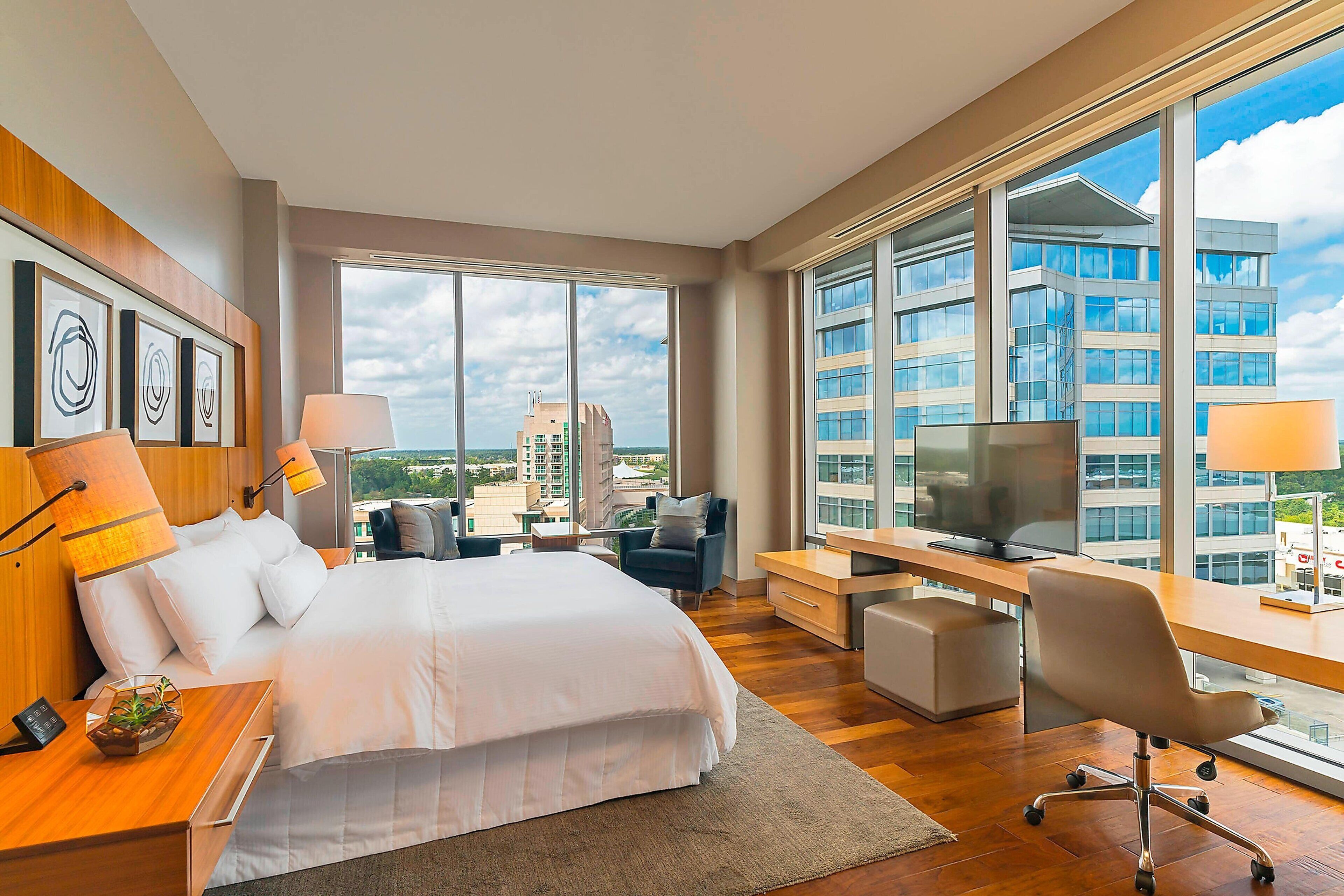 room, 1 king bed, non smoking, balcony (corner) | premium bedding, minibar, in-room safe, desk