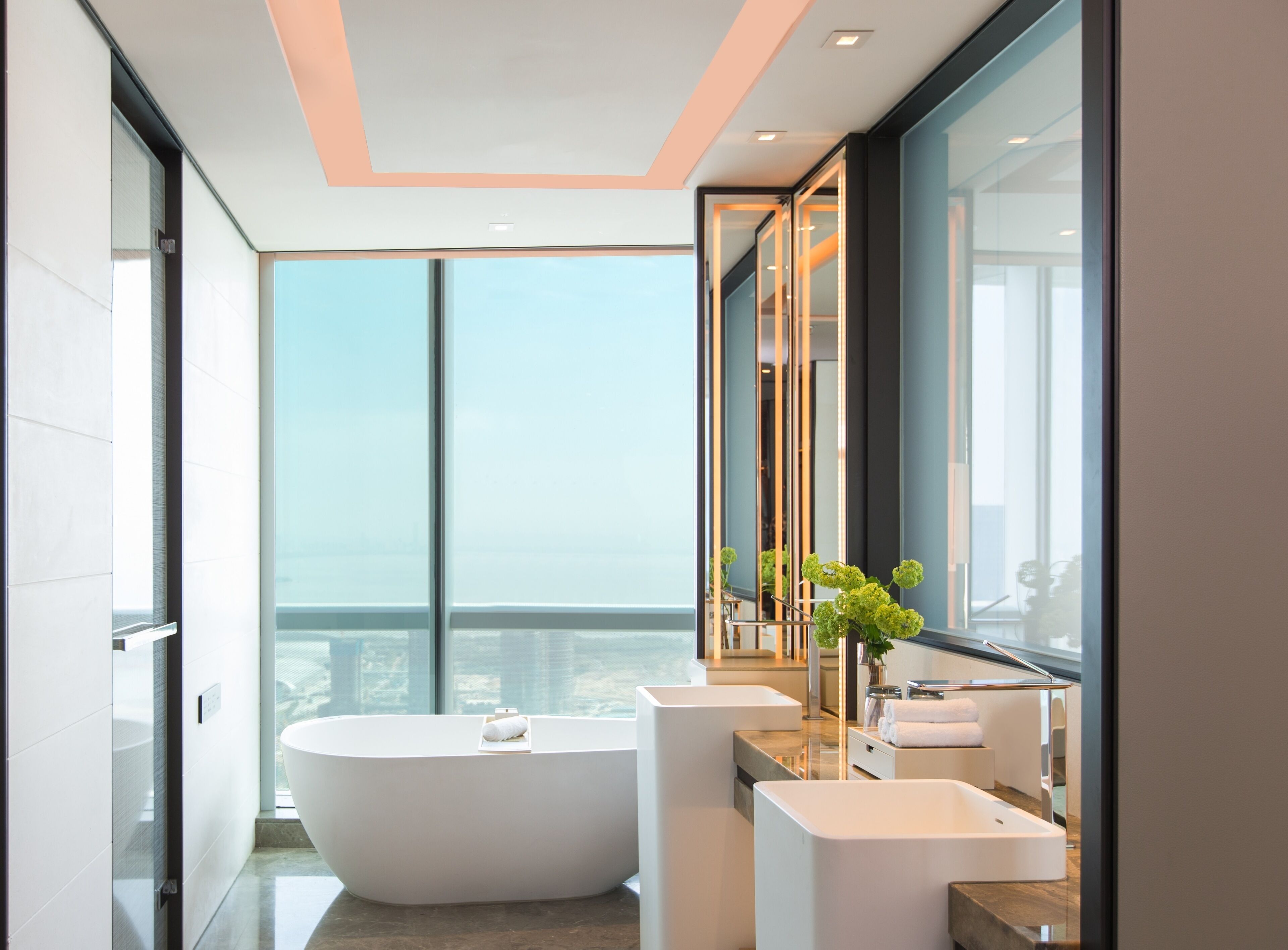 separate bathtub and shower, hydromassage showerhead, free toiletries