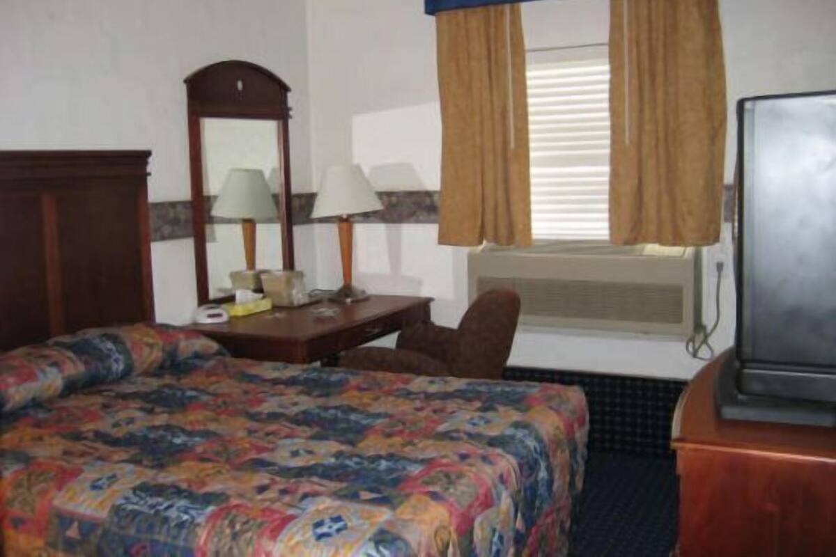 Desk, iron/ironing board (on request), rollaway beds, free WiFi