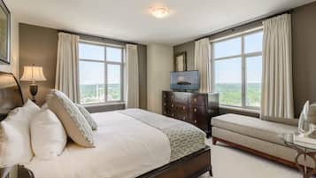 In-room safe, individually furnished, desk, laptop workspace