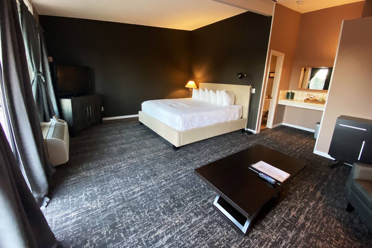 Singola Deluxe, 1 letto king, frigorifero e microonde, vista valle